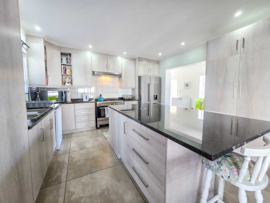 4 Bedroom Property for Sale in Jongensfontein Western Cape